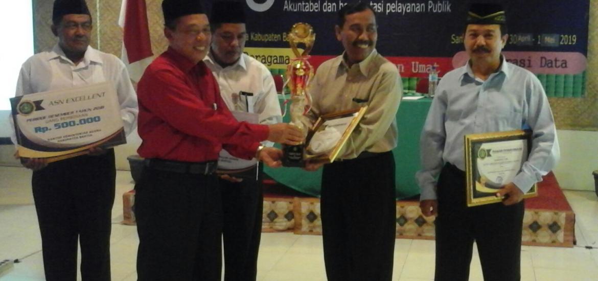 Kepala Kntor Kemenag Bantul Beri Penghargaan ASN