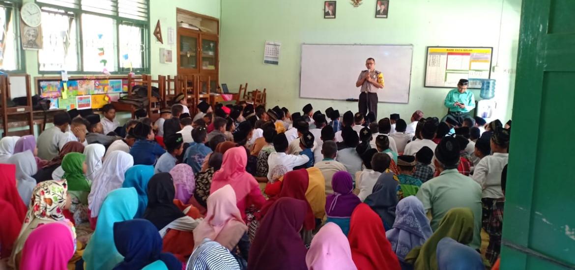 Siswa MIN 3 Bantul mengikuti pembinaan