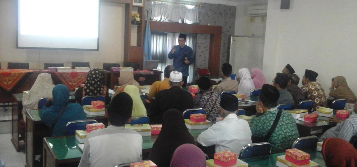 Kakan kemenag menyampaikan materi