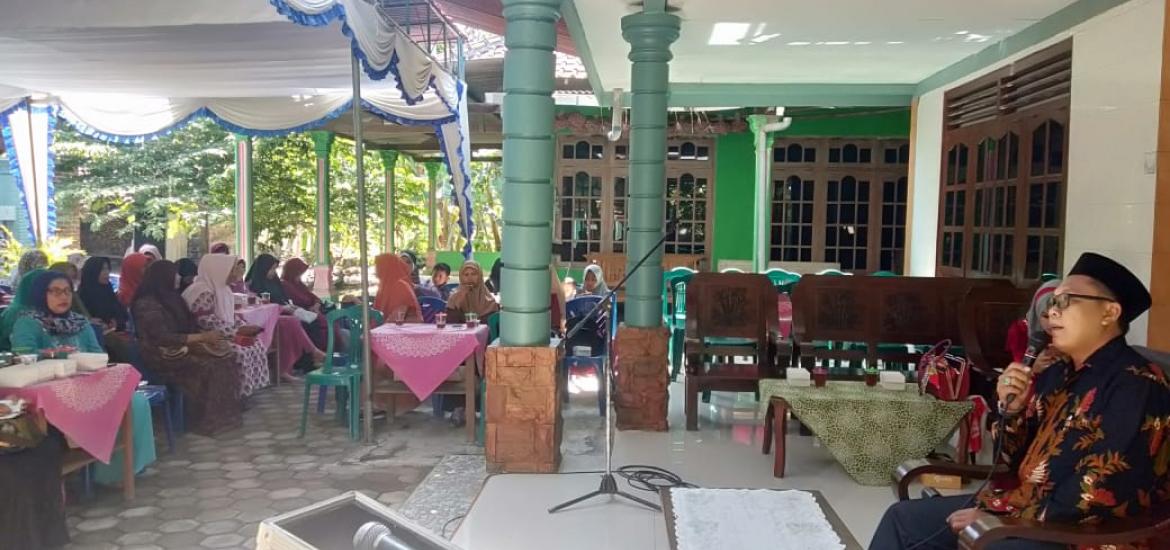 Ustad Maulana memberi Taushiyah