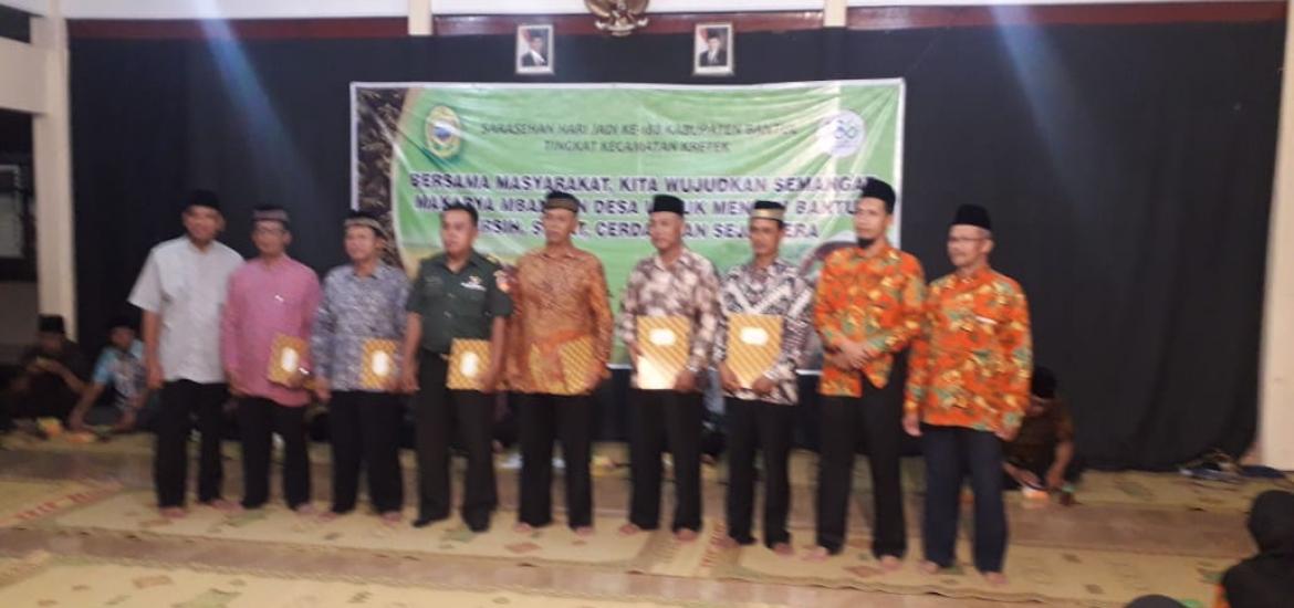 Kepala Kua Kretek terima penghargaan