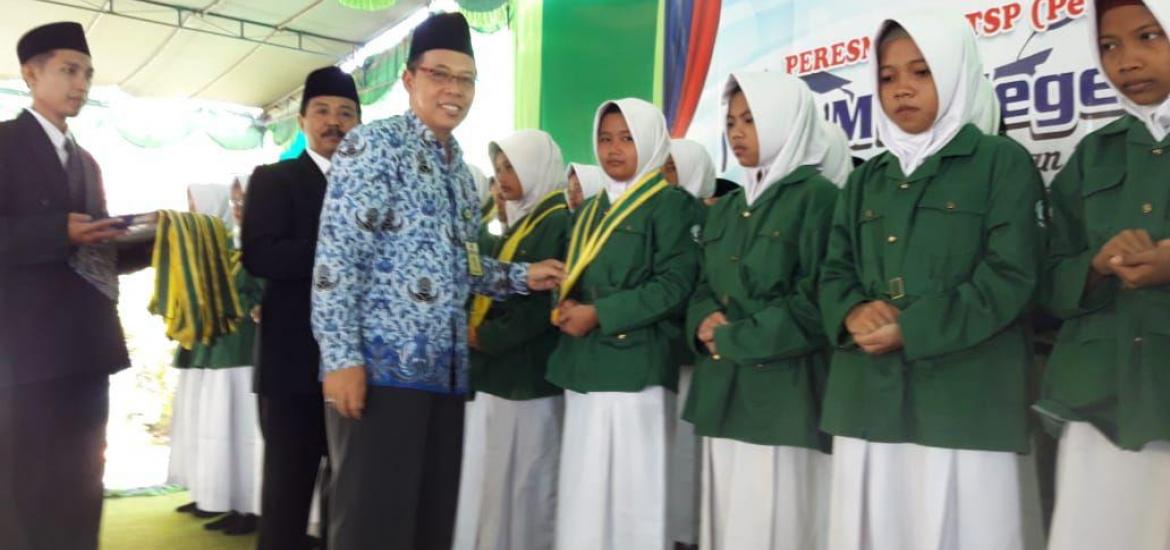 Kepala Kantor Kemenag Bantul Mewisuda siswa