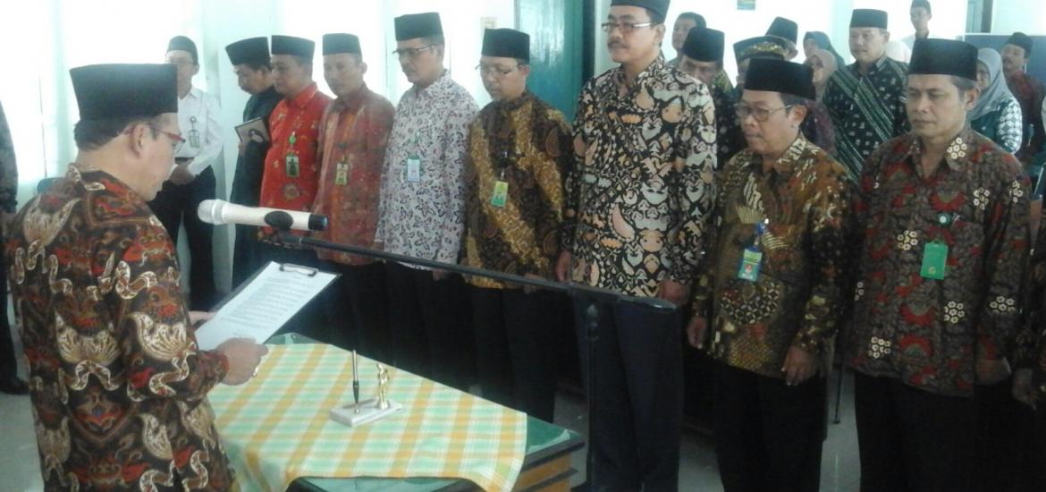 Kakan Kemenag Melantik Pejabat