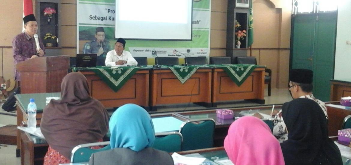 Kakan Kemenag menyampaikan materi seminar
