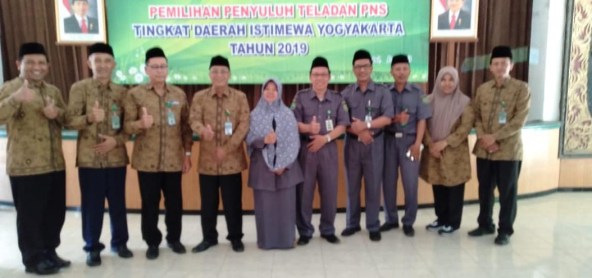 Foto bersama tim penilai