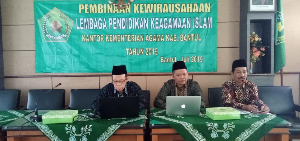 Pembinaan wirausaha santri ponpes