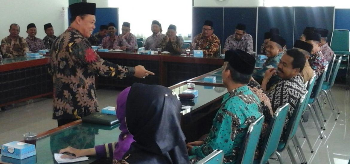 Kakankemenag beri pembinaan