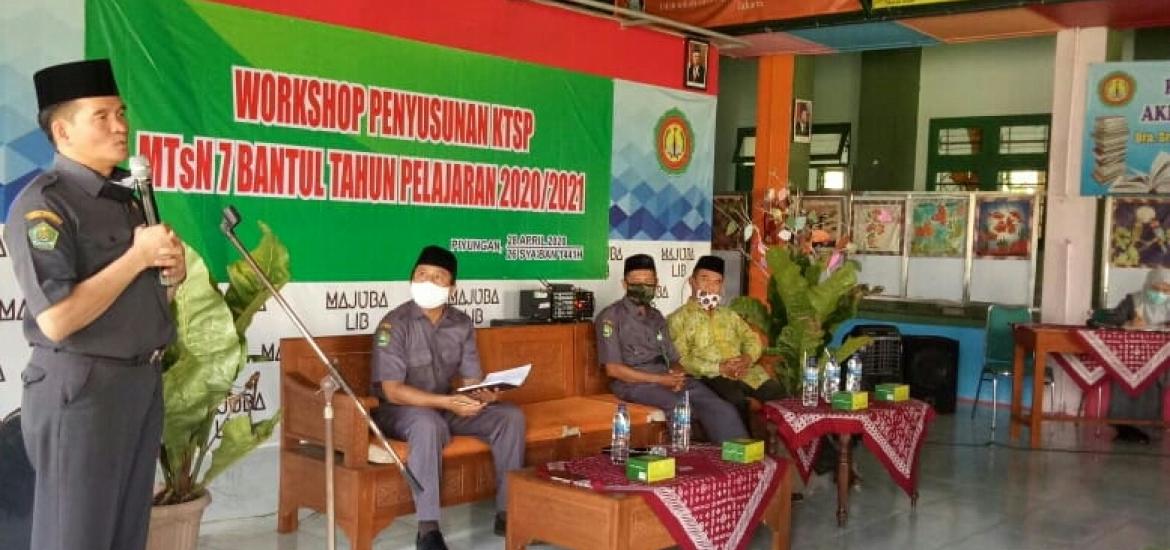 Pembinaan Kepala Kemenag Bantul Dalam Workshop Penyusunan Ktsp Mts