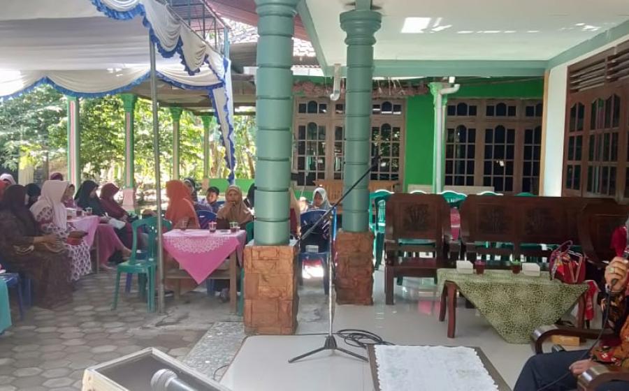Ustad Maulana memberi Taushiyah