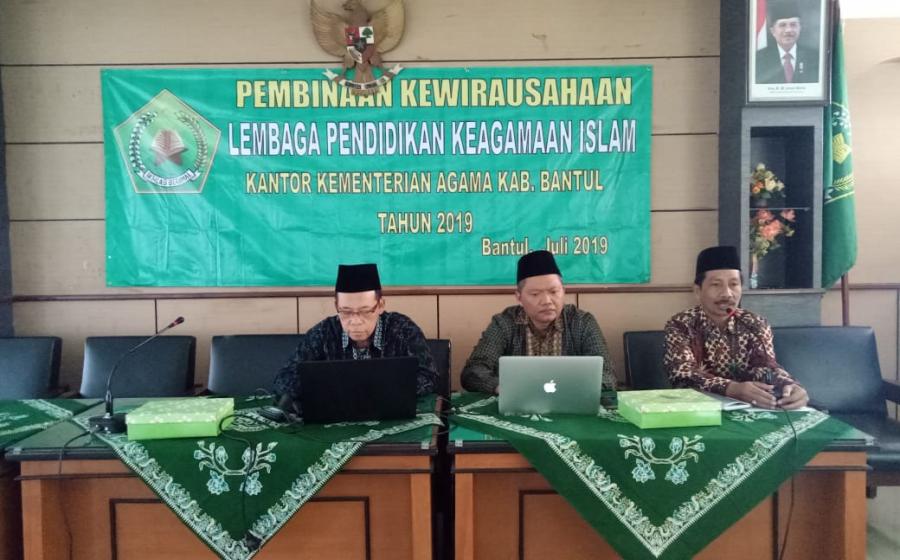 Pembinaan wirausaha santri ponpes
