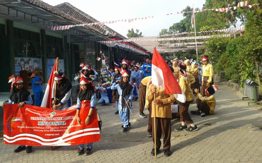 Pawai kemerdekasn MIN 3 Bantul