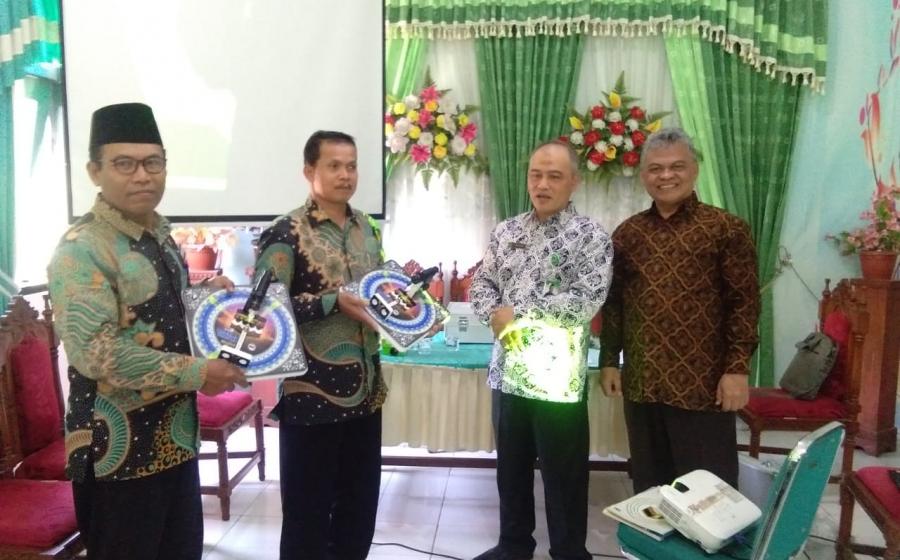 Terima alat ukur kiblat